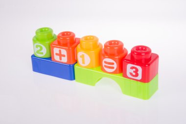 oyuncak. Arka plastik oyuncak blokları