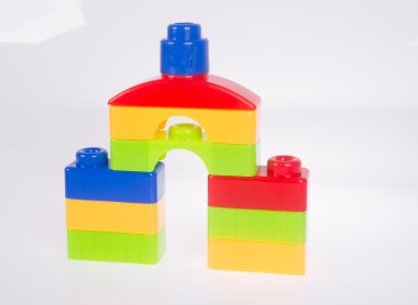 oyuncak. Arka plastik oyuncak blokları