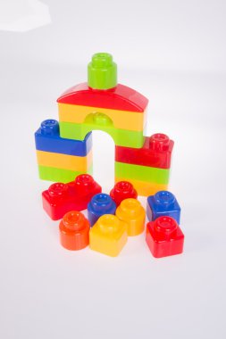oyuncak. Arka plastik oyuncak blokları