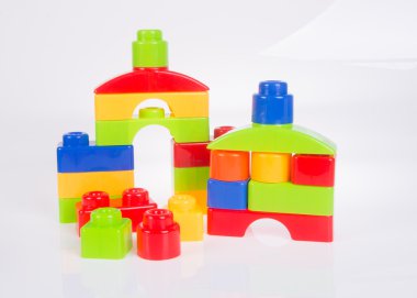 oyuncak. Arka plastik oyuncak blokları