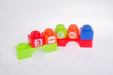 oyuncak. Arka plastik oyuncak blokları