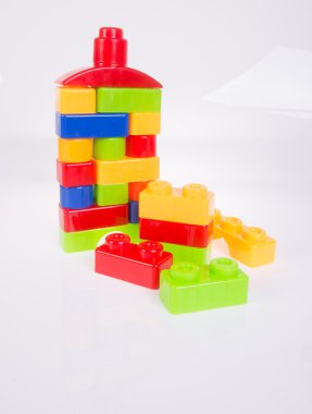 oyuncak. Arka plastik oyuncak blokları