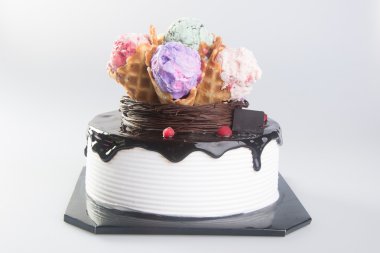 kek. arka planda Pastalar