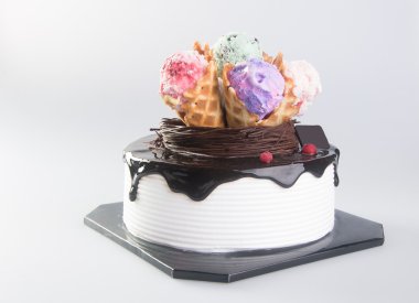 kek. arka planda Pastalar