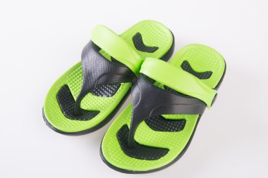 arka plan üzerinde izole sandalet çocuklar