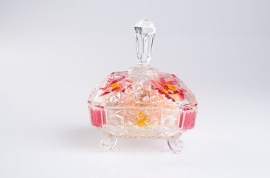 bir arka plan üzerinde gıda ile kristal kase.