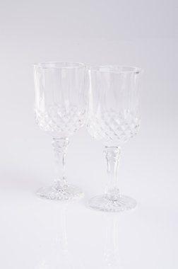 Cam bardak. bir arka plan üzerinde boş bardak kupa