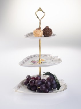 tepsi. üç katmanlı bir arka plan üzerinde servis tepsisi.