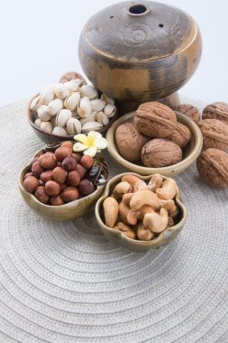 Kafayı yemiş. arka planında karışık Kuruyemiş