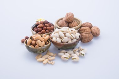 Kafayı yemiş. arka planında karışık Kuruyemiş