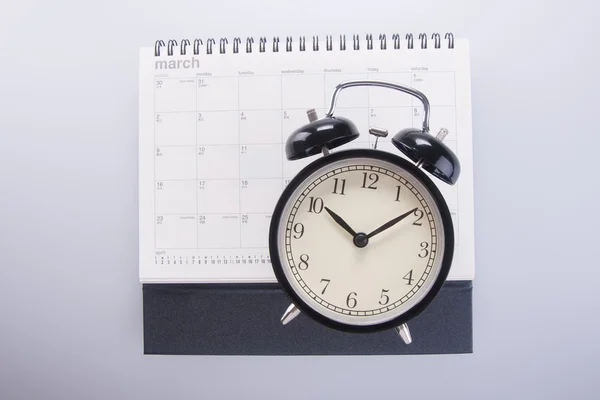 Alarm clock with calendar. alarm clock with calendar on the back — Stock Photo, Image