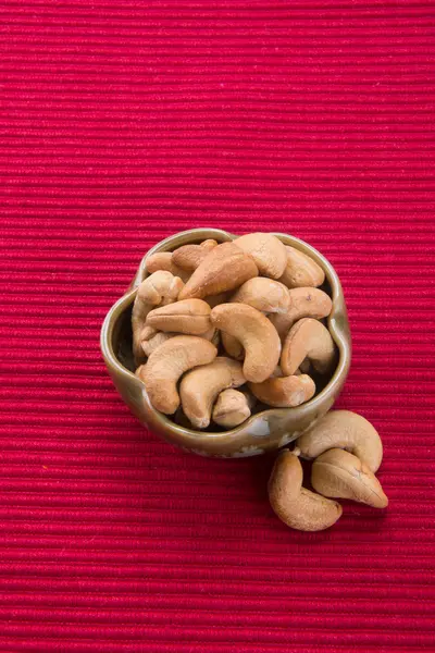 Nødder. cashewnødder på baggrunden - Stock-foto