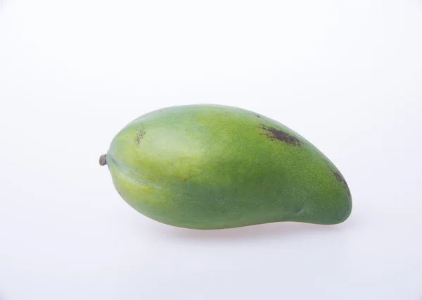 Mangga atau mangga hijau di latar belakang . — Stok Foto