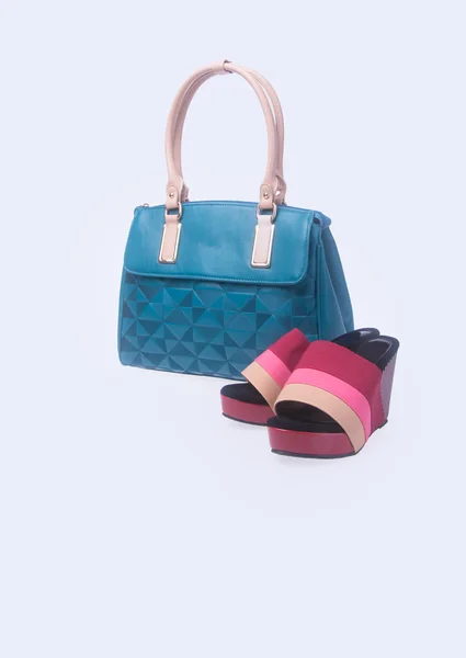 バッグです。背景に女性のバッグとファッション靴. — ストック写真