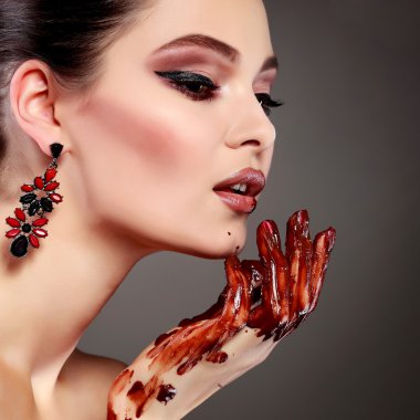 Erimiş çikolata yeşil gözlü güzel cinsel kız