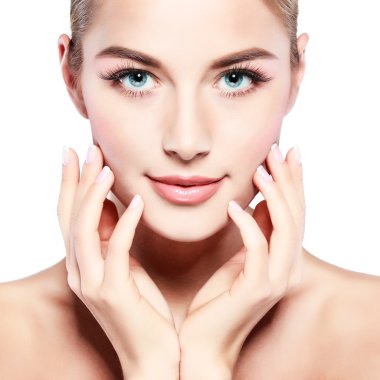 Seksi whiteheaded genç kadının güzel mavi gözlü izole beyaz bir arka plan, duygular, kozmetik portre portre