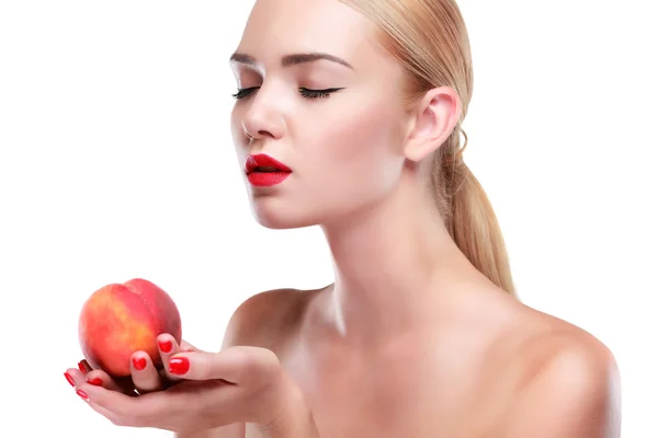 Retrato de una joven cabeza blanca con fruta aislada sobre un fondo blanco —  Fotos de Stock