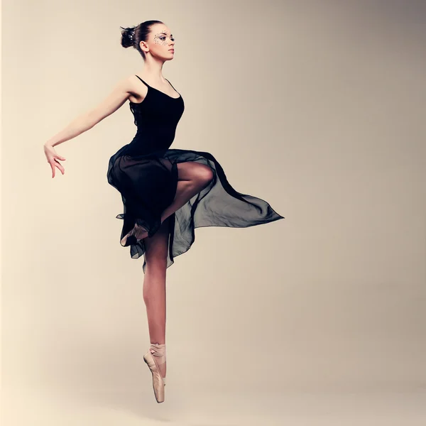 Piękne kobiece tancerz — Zdjęcie stockowe
