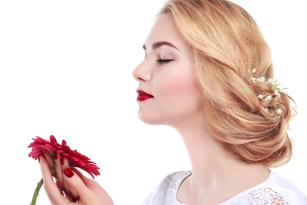 Closeup portret van sexy whiteheaded jonge vrouw met mooie rode lippen op witte achtergrond — Stockfoto