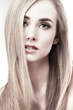 izole beyaz bir arka plan, duygular, kozmetik, güzel bir kız