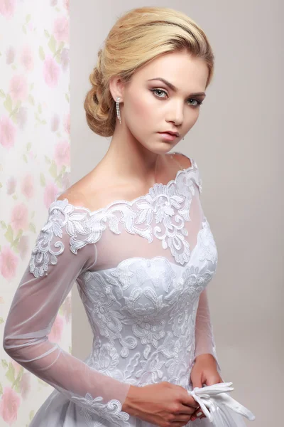 A photo of sexual beautiful girl in a wedding-dress is in fashion style. Wedding decorations — Stock Photo, Image