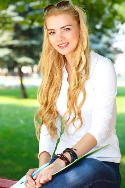 Portrait of beautiful girl with light long hairs in a park. — Stock Photo, Image