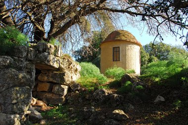 Yalnız keşiş barınak