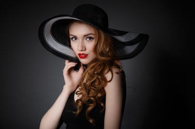 Retro şapka vintage moda portre kadında. 