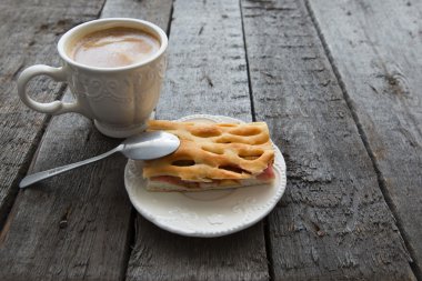 Elmalı turta ve kahve.