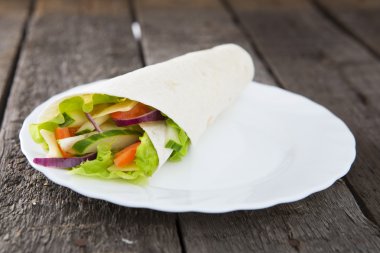 Sebze ve tavuklu börek.