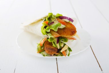 Sebze ve tavuklu börek.