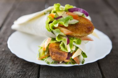 Sebze ve tavuklu börek.