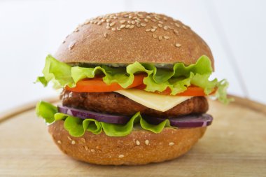 Köy ahşap yüzeyinde Burger 'in Kapanışı 