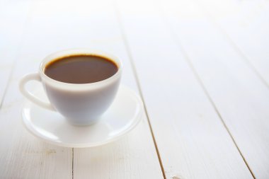 ahşap üzerine kahve fincanı