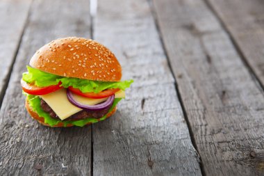 Köy ahşap yüzeyinde Burger 'in Kapanışı 