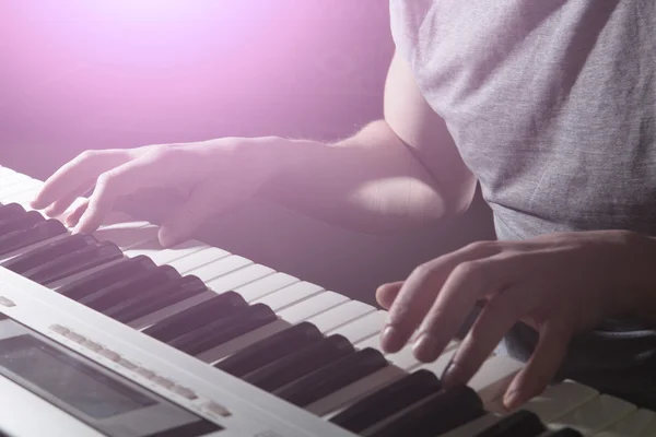 Músico pianista piano instrumento musical tocando . — Foto de Stock