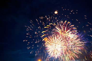 4 Temmuz havai fişek üzerinde havai fişek. 