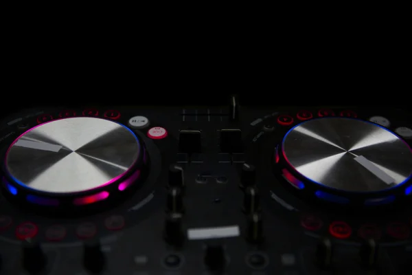DJ console musik fest i nattklubben — Stockfoto