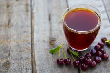 Yaz bahçesinde taze Berry kiraz