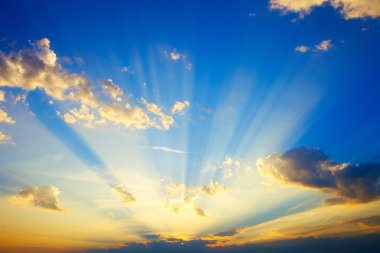 Sunrise, dramatik gökyüzü