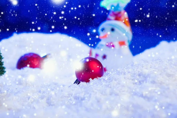 Fundo Natal Com Bolas Natal Neve Sobre Abeto Céu Noturno — Fotografia de Stock