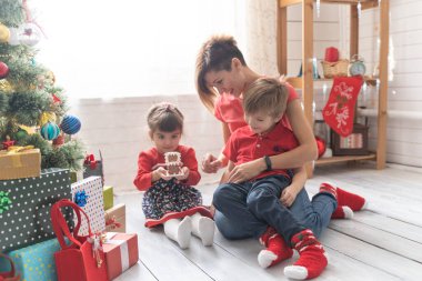 Aile Açılışı Birlikte Evde Noel Hediyeleri