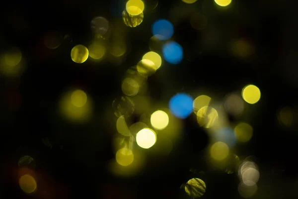 Lumières de Noël illuminées à Rasfokes. fond avec beau bokeh — Photo