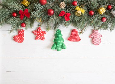 Noel ya da yeni yıl geçmişi. Xmas dekorasyonları ve köknar dalları, düz uzanma, bir karşılama metni için boş alan.