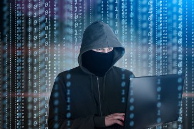 Hacker programcısı ekrana bak ve program kod hack bilgisini ve kullanıcı hesabını yaz.