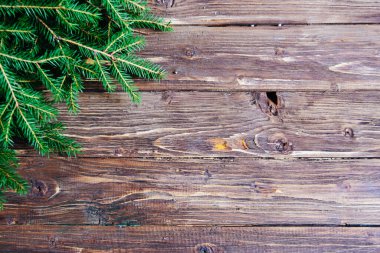 Tahta arka planda Noel ağacı