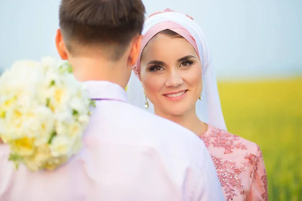 Małżeństwo Muzułmanów Podczas Ceremonii Ślubnej Małżeństwo Muzułmańskie — Zdjęcie stockowe