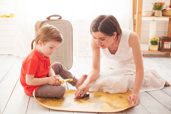 New Adventures Discoveries Young Mother Her Son Preparing Holidays — Stock Photo, Image