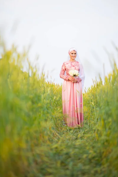 Schönes Weibliches Modell Traditioneller Brauttracht Muslimische Ehe — Stockfoto