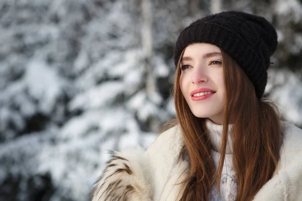 Жінка Взимку Зимова Жінка Снігу Снігу Холодний Зимовий День — стокове фото